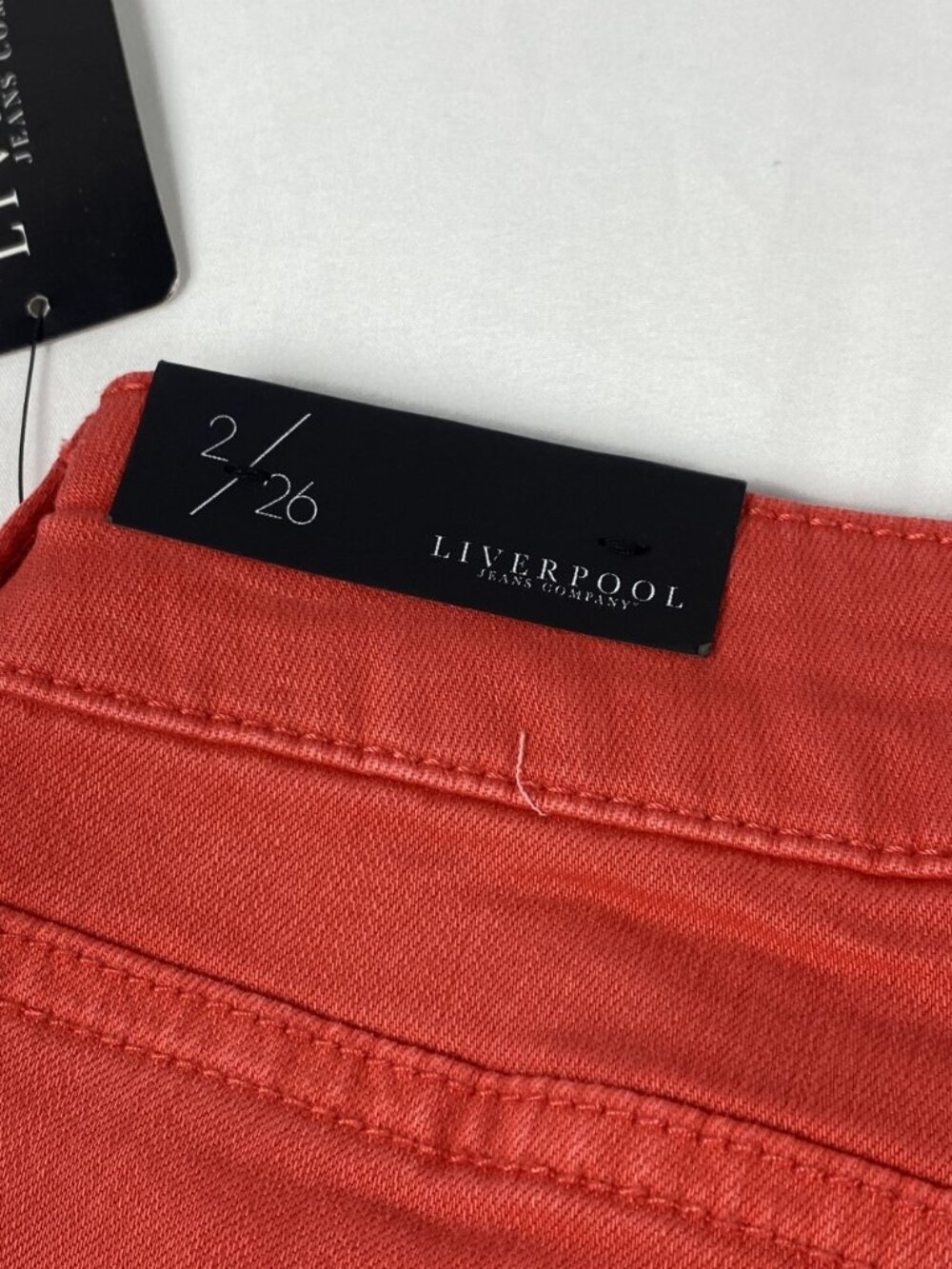 NWT Liverpool Women's Bittersweet Coral Cami-Crop Jeans Size 2/26 - Picture 3 of 16